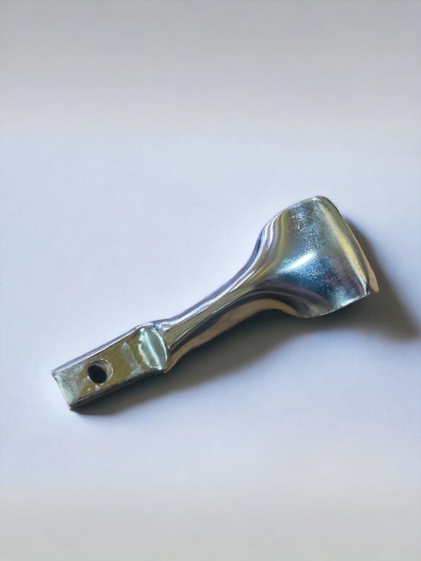 Soporte niquelado de barandas para cocina a leña.